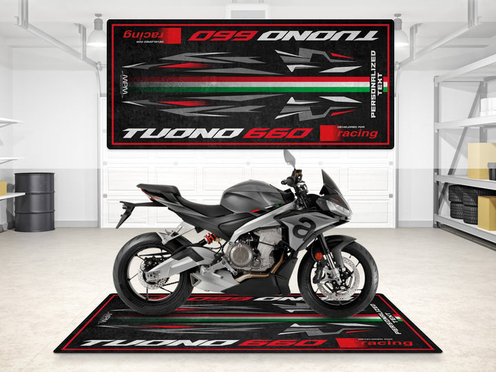 Kişiye özel pit matı: Tuono 660 Rush Grey için mükemmel seçim. Pist hazırlığı ve motosiklet teşhiri için ideal.