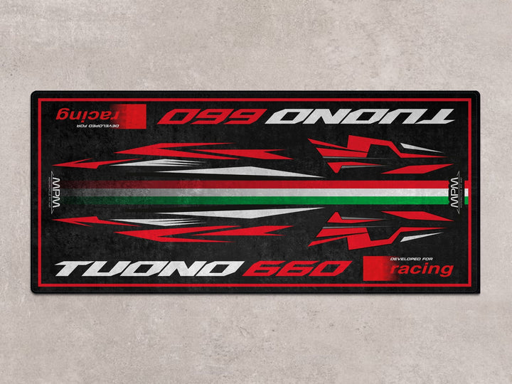 Aprilia Tuono 660 Torque Red modeli için park halısı. Zemin koruyucu mat, showroom halısı olarak da uygundur.