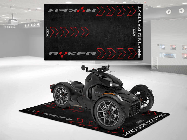 Can-Am Ryker için kişiye özel pit matı; pist alanı ve motosiklet teşhiri için tasarlandı  
Superbike garajı veya showroom halısı olarak kullanıma uygundur.