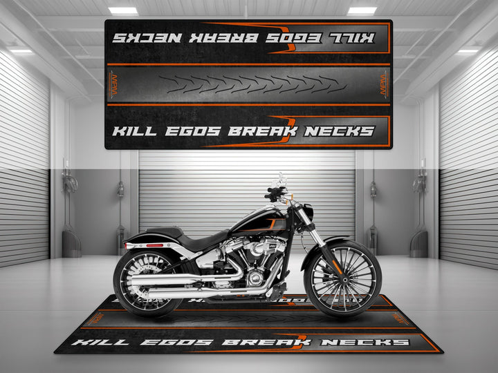 Harley Davidson Breakout Halısı Vivid Black – parlak siyah için üretilmiş motosiklet halısı
