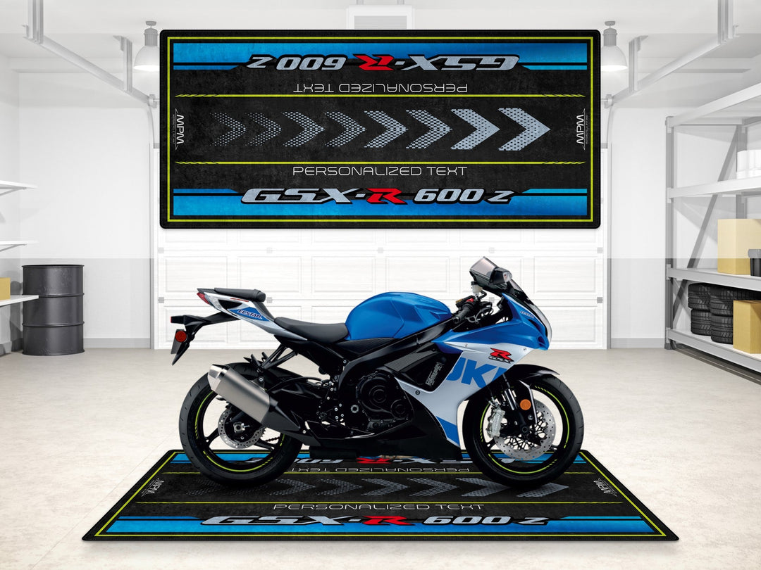Kişiselleştirilmiş Suzuki GSX-R600 pit matı, showroom halısı ve yarış hazırlığı için
