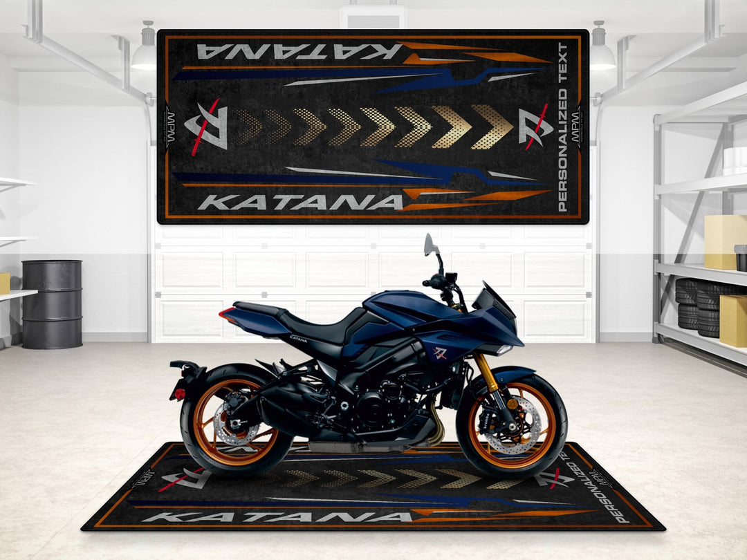Kişiselleştirilmiş Suzuki Katana pit matı, showroom halısı ve yarış hazırlığı için
