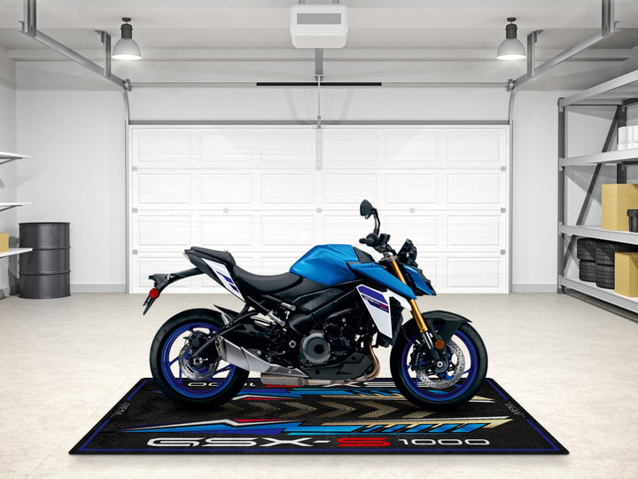 Suzuki GSXS 1000 kişiye özel pit halısı, motorcu hediye ve sürücü ihtiyaçları için
