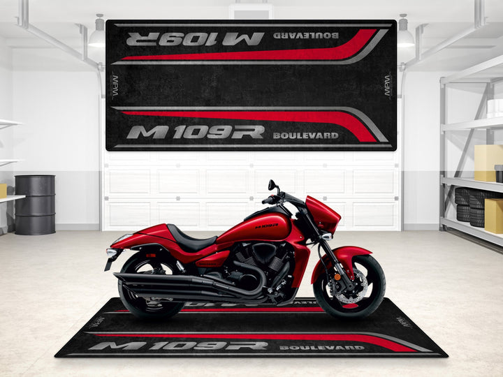 Suzuki Boulevard M109R Halısı – motosiklet paspası olarak garaj ve park alanı için üretildi
