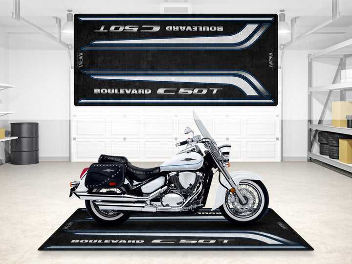 Suzuki Boulevard C50T Halısı – motosiklet paspası olarak garaj ve park alanı için üretildi
