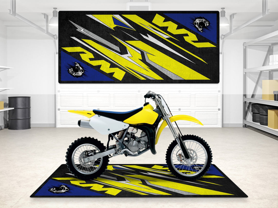 Suzuki RM Halısı – motosiklet paspası olarak garaj ve park alanı için üretildi
