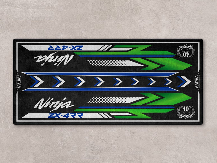 Ninja ZX-4RR 40. Yıl Edition motosiklet halısı – lime green, crystal white ve blue detaylı
