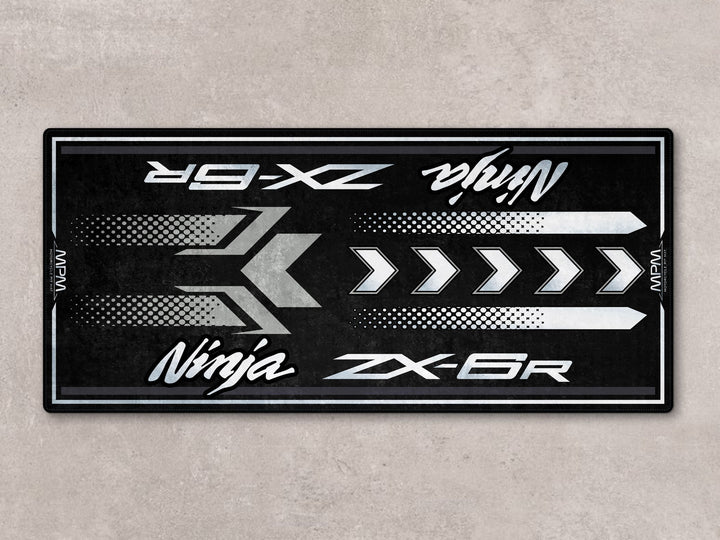 Ninja ZX-6R için dayanıklı pit mat – siyah ve gri detaylı özel tasarım motosiklet paspası
