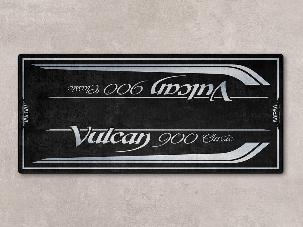 Vulcan 900 Classic motosiklet halısı – Pearl Robotic White şık garaj paspası ve pit mat

