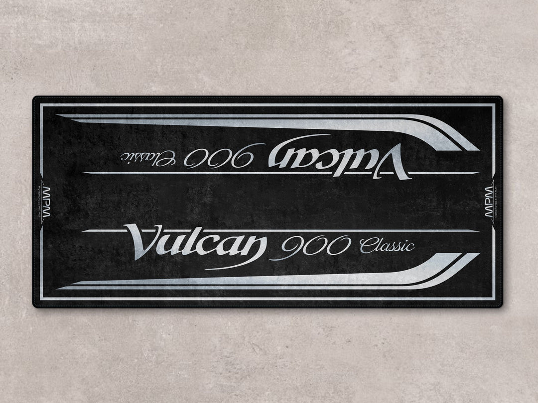 Vulcan 900 Classic motosiklet halısı – Pearl Robotic White şık garaj paspası ve pit mat
