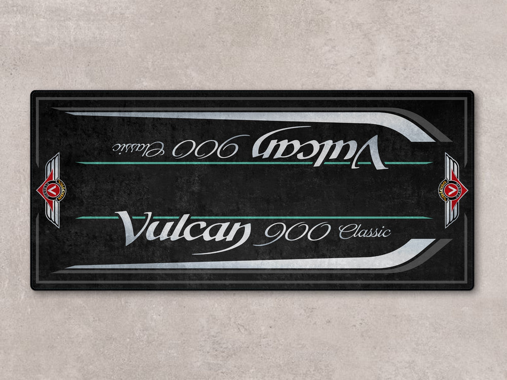 Vulcan 900 Classic LT motosiklet halısı – uzun yol cruiser için şık garaj paspası ve zemin koruma
