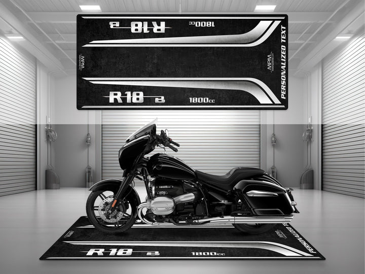 Kişiye özel tasarımlı R18 B pit matı. Showroom halısı olarak da mükemmel motosiklet teşhiri sağlar.
