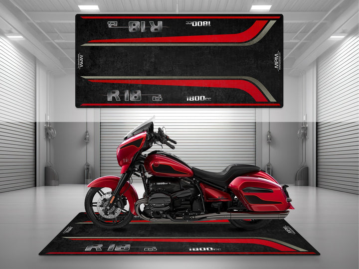 BMW R18 B için üretilmiş motosiklet halısı. Dragonfire Red yani ateş kırmızısı rengiyle dikkat çeken tasarım.
