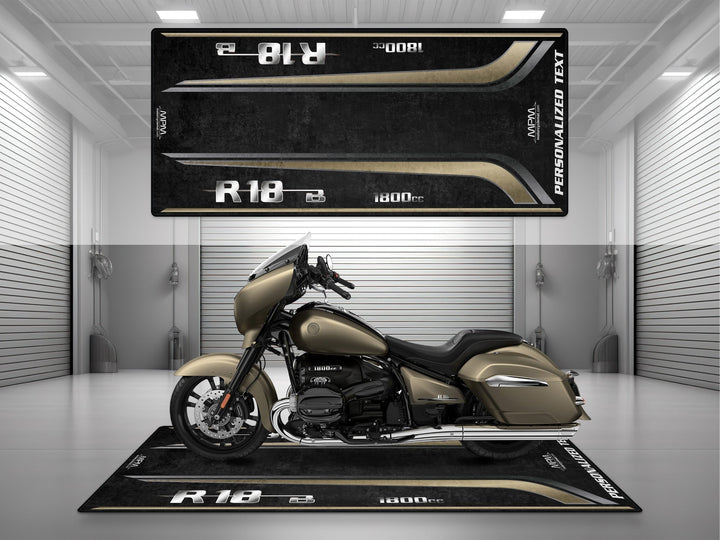 Kişiye özel tasarımlı R18B pit matı. Manhattan tonuyla motosiklet teşhiri ve showroom halısı için idealdir.
