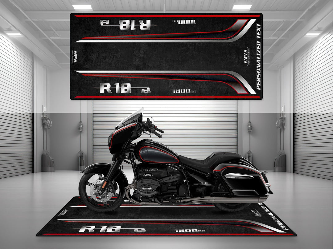 Kişiye özel tasarımlı R18B pit matı. Black Pearl detaylarıyla showroom halısı ve motosiklet teşhiri için uygundur.

