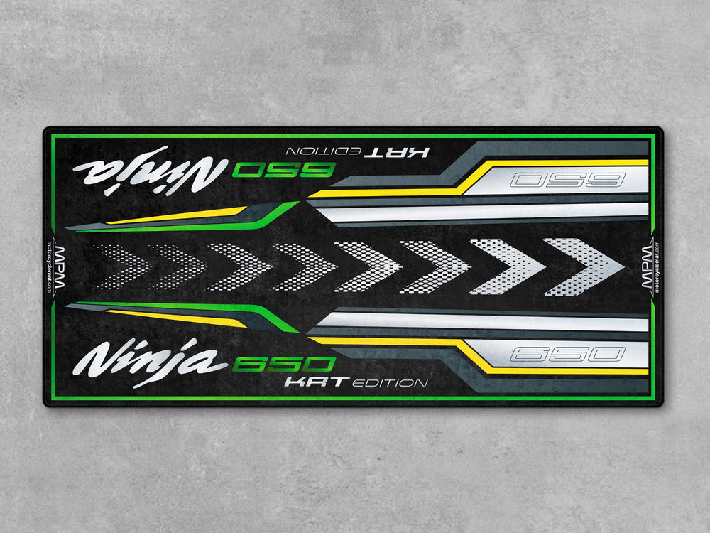Ninja 650 KRT Edition motosiklet pit mat – yeşil, siyah ve beyaz özel tasarım halı
