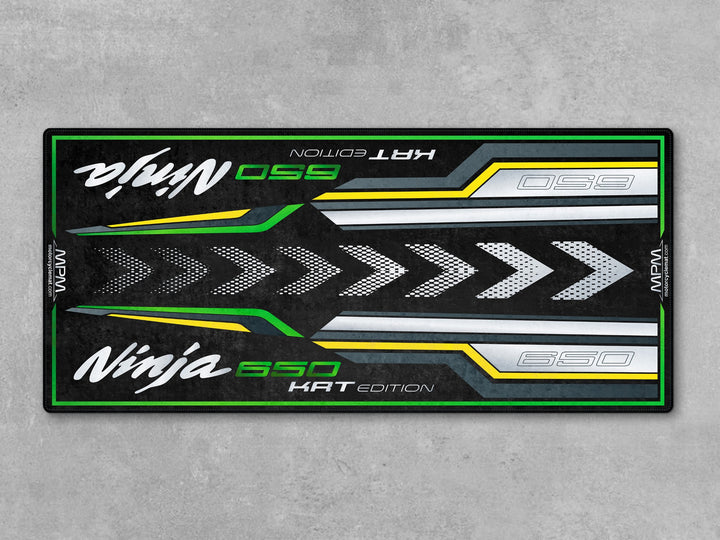 Ninja 650 KRT Edition motosiklet pit mat – yeşil, siyah ve beyaz özel tasarım halı
